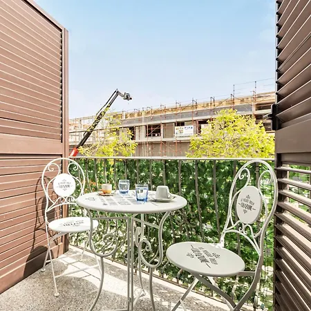 Guesthost - The Travelling Suitcase דירה