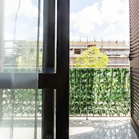 Guesthost - The Travelling Suitcase * Sanluri